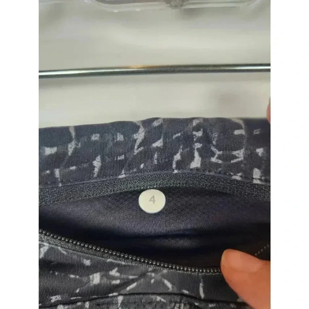 Lululemon Real Quick Crop Leggings Snakeprint Black Gray Size 4.